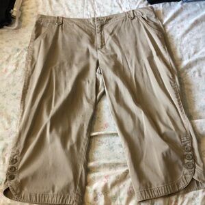 Gloria, Vanderbilt, capris